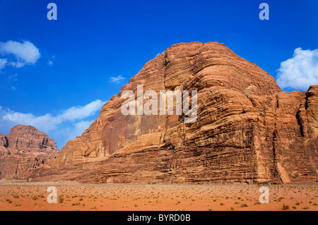 A landscape of rocky outcrops in the desert of Wadi Rum, Jordan Stock Photo