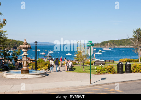 Cruise ship passengers waiting for tender boats at Agamont Park in Bar Harbor, Maine Stock Photo