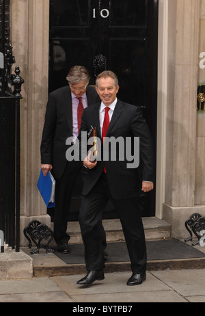 Tony Blair leaving Downing Street in June 2003 Stock Photo: 19539745 ...