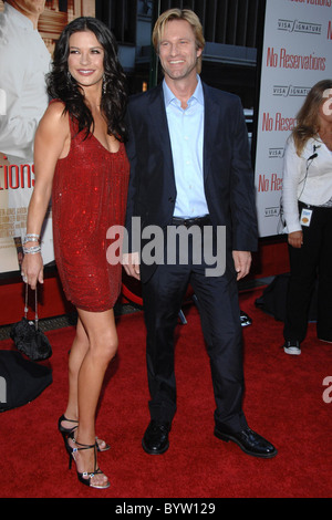 Catherine Zeta-Jones and Aaron Eckhart  at the NY Premiere of the Warner Brothers Film 'No Reservations' held at the Ziegfield Stock Photo
