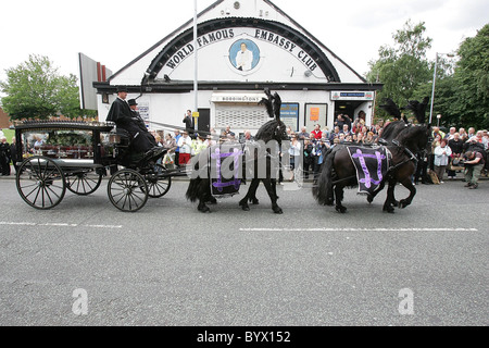 Bernard Manning funeral procession passes the Embassy club where the late politically incorrect comedian crafted his trade Stock Photo