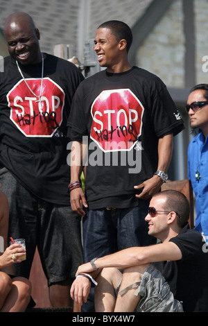 Nick Cannon wearing 'STOP Hating' T-shirts with his friends on Malibu Beach Malibu, California - 22.07.07 Troy/Owen Beiny/ Stock Photo