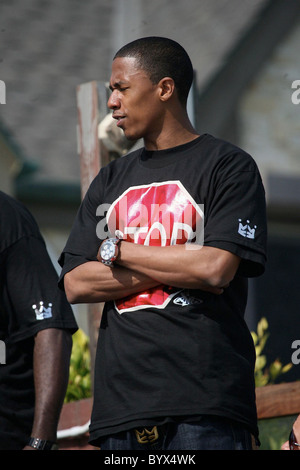 Nick Cannon wearing 'STOP Hating' T-shirts with his friends on Malibu Beach Malibu, California - 22.07.07 Troy/Owen Beiny/ Stock Photo