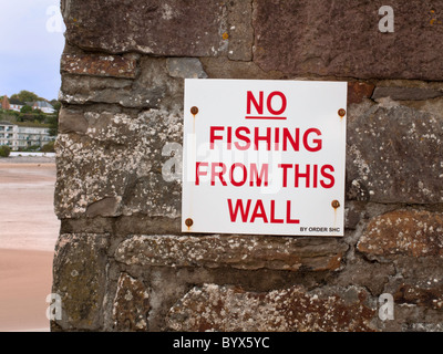'NO FISHING' SIGN ON SAUNDERSFOOT HARBOUR WALL Stock Photo