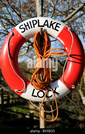 Lifebuoy at Shiplake Lock on the River Thames, Shiplake, Oxfordshire, England, UK Stock Photo