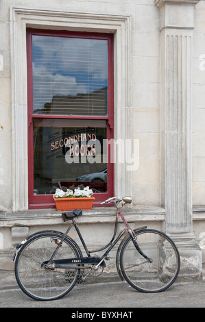 An old BSA bike leans up against the wall outside a second hand bookshop in Oamaru, New Zealand Stock Photo