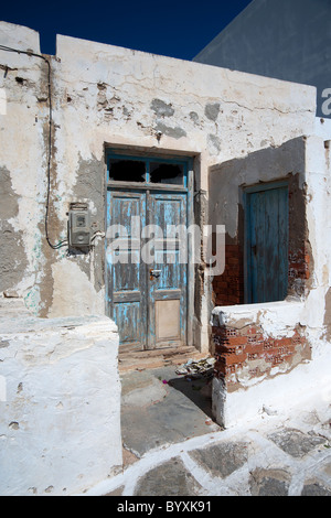 Old abandoned house in Naoussa, on the Greek Cyclade island of Paros. Stock Photo