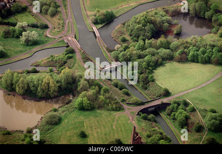The Dudley No 2 Canal at the southern entrance to Netherton Tunnel at Windmill End Junction with Cobbs Engine House Stock Photo
