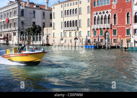 Venezia Emergenza - Ambulance boat in Venice Stock Photo