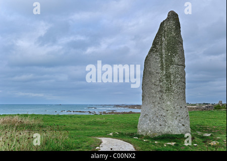 Kergoarat menhir / Saint-Eden menhir / Cam Louis menhir near Plouescat, Finistère, Brittany, France Stock Photo