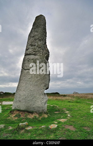 Kergoarat menhir / Saint-Eden menhir / Cam Louis menhir near Plouescat, Finistère, Brittany, France Stock Photo