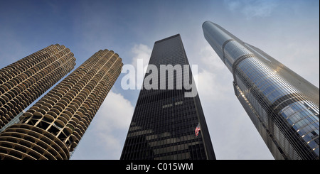 View from the Chicago River towards the Marina City Twin Towers, 330 North Wabash, the former IBM Building Stock Photo