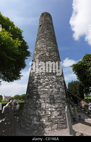 Round tower, Monasterboice monastery, County Louth, Leinster province, Republic of Ireland, Europe Stock Photo