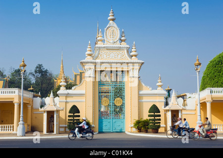 Victory Gate, Royal Palace, Phnom Penh, Cambodia, Indochina, Southeast Asia, Asia Stock Photo