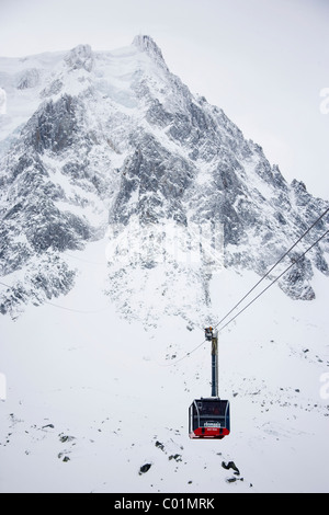 Cable-car to Mt. Aiguille du Midi, Mont Blanc massif, Haute-Savoie, Region Rhône-Alpes, France, Europe Stock Photo