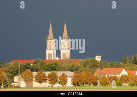 St. Aegidien church, sun from the west sun in front of a storm front, Oschatz, Landkreis Nordsachsen county, Saxony Stock Photo