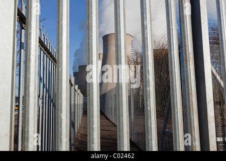 new security fence around Ratcliffe-on-Soar coal-fired power station Ratcliffe on soar Nottinghamshire England UK GB EU Europe Stock Photo