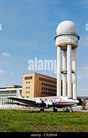 Radar tower and an old aircraft on the grounds of the former Tempelhof Airport, park opened in 2010 on Tempelhof Feld, Kreuzberg Stock Photo