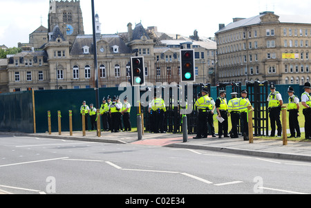 Police and metal detectors in Bradford for the EDL Stock Photo