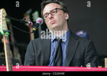 Pete Yorn and band supporting Crowded House performing at Santa Barbara Bowl Claifornia, USA - 25.08.07 Eric Isaacs Stock Photo