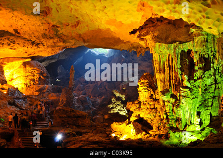 Hang Sung Sot, Cave of Surprises, stalactite cave in Halong Bay, Vietnam, Southeast Asia Stock Photo