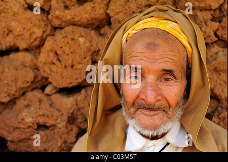 Old Berber man wearing a turban, portrait, Middle Atlas, Morocco, Africa Stock Photo