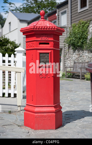 A rare hexagonal Edward VII PENFOLD pillar box  outside the Post office in Arrowtown, New Zealand Stock Photo