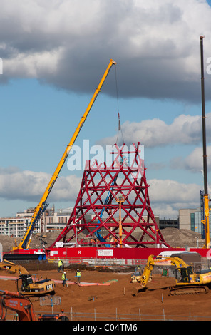 The ArcelorMittal Orbit under construction at the Olympic Park Stock Photo