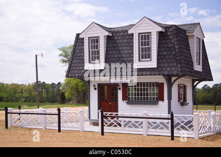 A two story tavern replica that was established in 1869 at Lester Manor Village along the Pamunkey River in Virginia. Stock Photo