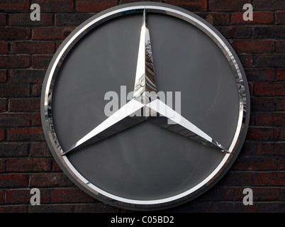 Mercedes-Benz logo on showroom in London Stock Photo