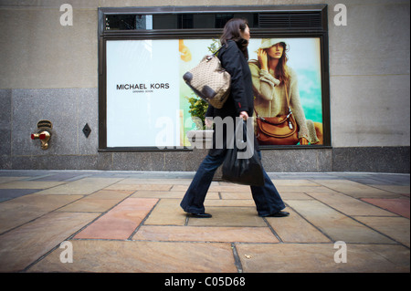 NEW YORK, USA - JULY 1, 2013: Botticelli shoe store in Rockefeller Center, New  York. Botticelli is a brand of hand crafted Italian shoes Stock Photo -  Alamy