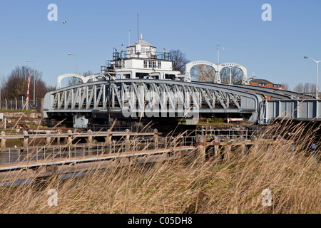 Crosskeys Bridge, a swing bridge at Sutton Bridge, Lincolnshire, England, on the A17 Stock Photo