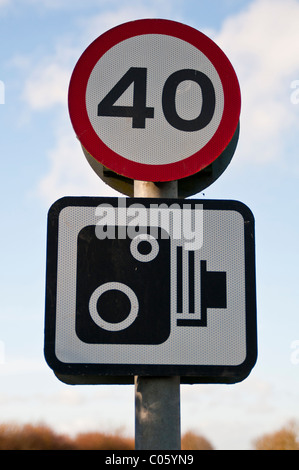 40 speed limit & speed camera warning sign Stock Photo
