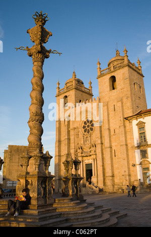Sé Cathedral and Pelourinho tr. Pillory, Oporto, Portugal Stock Photo