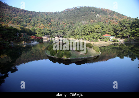 Lake at Ritsurin Koen gardens, Takamatsu, Shikoku, Japan. Stock Photo