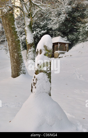 Picture of Jubilee Bridge memorial in Simmons Park, Okehampton covered in snow Stock Photo