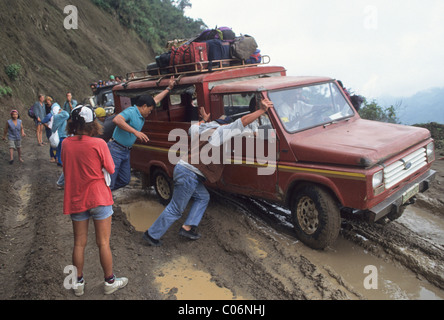 Elk136-1680 Philippines Luzon Mountain Province shared taxi stuck on mountain road Stock Photo