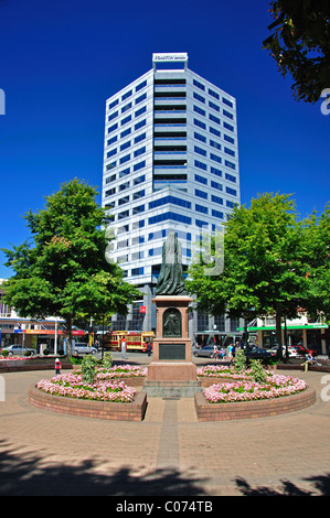 Forsyth Barr Building and Queen Victoria Statue, Victoria Square, Christchurch, Canterbury Region, South Island, New Zealand Stock Photo