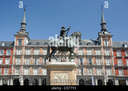 Statue of King Felipe III on horseback in Plaza Major Madrid Spain with the Casa de la Panaderia in the background Stock Photo