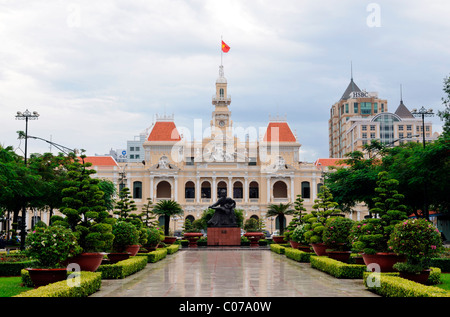 Ho Chi Minh City Hall Hôtel de Ville de Saigon Ho Chi Minh City People's Committee Head office vietnam asia plaza square gardens Stock Photo