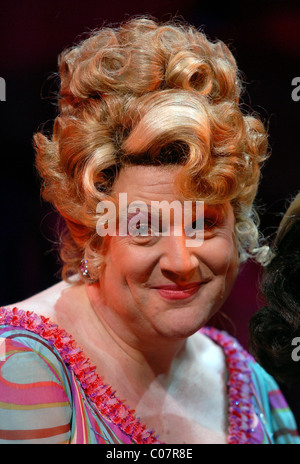 Michael Ball  Hairspray - photocall at Shaftesbury Theatre London, England - 26.10.07 Stock Photo