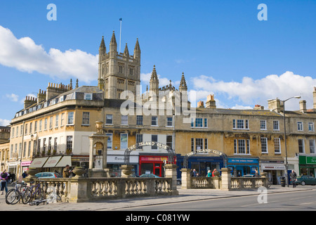 Pierrepont Street and Terrace Walk, Bog Island, with The Abbey Church of Saint Peter and Saint Paul, Bath Abbey at back, Bath Stock Photo