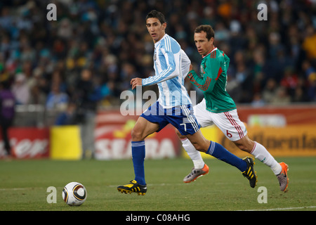 Angel Di Maria of Argentina (7) controls the ball against Gerardo Torrado of Mexico (6) during a '10 World Cup round of 16 match Stock Photo