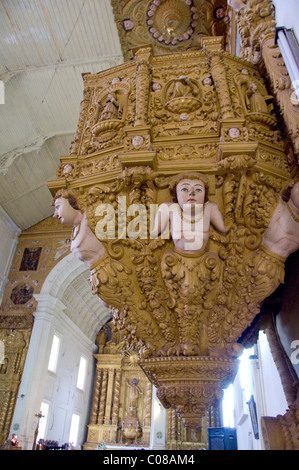 India, Goa, Old Goa. Portuguese basilica of Bom Jesus, the most famous church in Old Goa. Ornate wood carving. Stock Photo