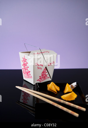 American Chinese carry-out container, chopsticks and fortune cookies Stock Photo