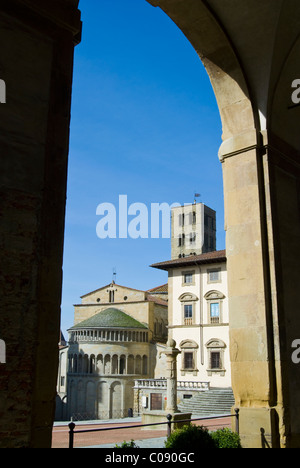 Santa Maria della Pieve, Piazza Vasari or Piazza Grande, Arezzo, Tuscany, Italy Stock Photo