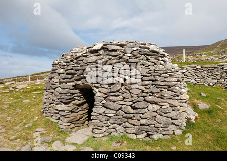 Glenfahan Beehive Hut, Slea Head, Dingle Peninsula, County Kerry, Ireland, British Isles, Europe Stock Photo