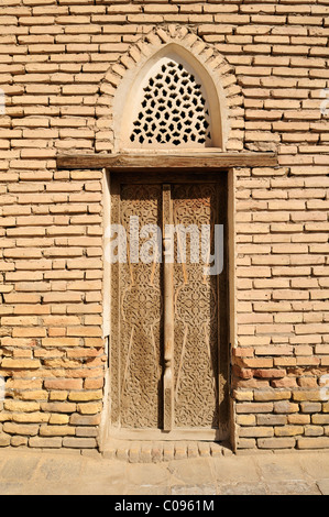 Old door in the historic adobe town of Khiva, Chiva, Ichan Kala, Silk Road, Unesco World Heritage Site, Uzbekistan, Central Asia Stock Photo