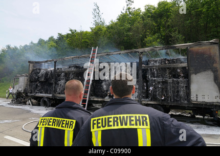 A truck loaded with 25 tons of paper burning out, 1000m from Gruibingen rest stop on the A8 highway, Gruibingen Stock Photo