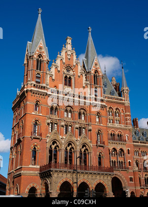 St. Pancras Renaissance London Hotel (former St Pancras Midland Grand hotel) Euston Road London Stock Photo